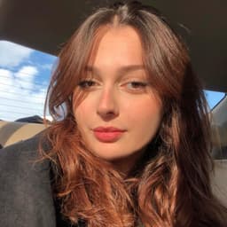 Betül Özçeşmeci